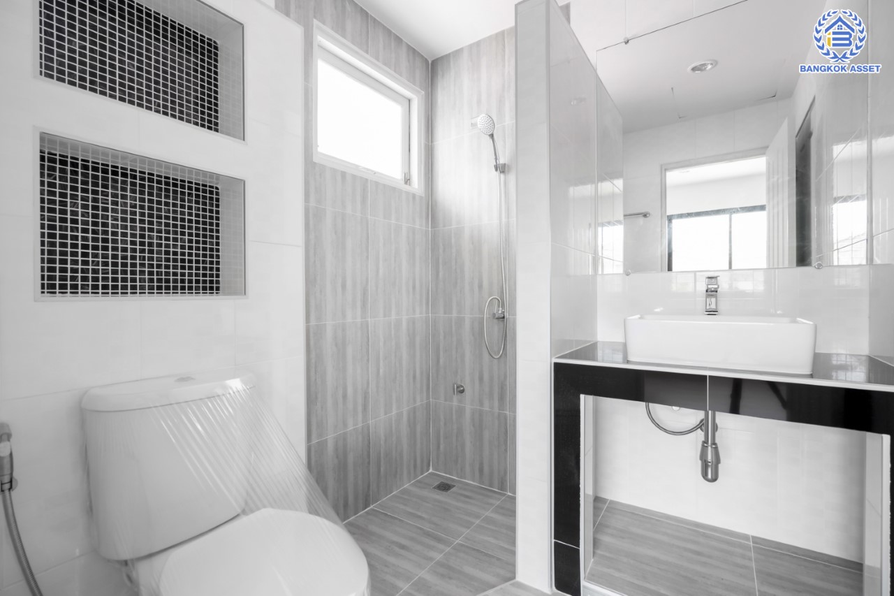 บ้านมือสองตกแต่งใหม่ แบรนด์ LH ม.ชัยพฤกษ์ บางใหญ่-เซ็นทรัลเวสต์เกต ตอบโจทย์ทุกการอยู่อาศัย เนื้อที่ 56.8 ตร.ว. ฟังก์ชัน 3 ห้องนอน 2 ห้องน้ำ 2 ที่จอดรถ บนทำเลดีที่สุด! ใกล้เซ็นทรัลเวสต์เกต ทางด่วน "กาญจนาภิเษก" และเพียง 10 นาที ถึงรถไฟฟ้า "สถานีคลองบางไผ่"